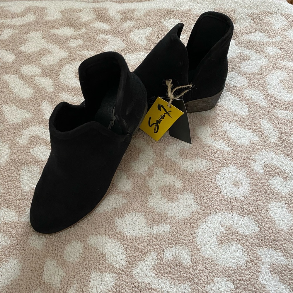 Seven7 Black Ankle Booties Sleek Suede Design